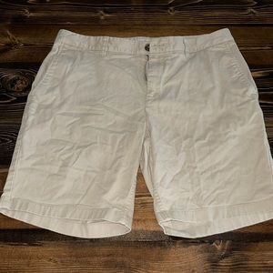 Men’s 33x9 Hawker Rye khaki shorts.